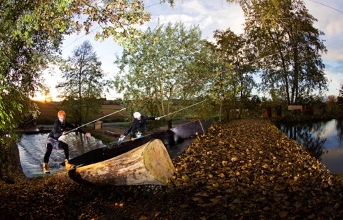 passion2move-shredthedeck-sport-wakeboarden-bayern-obstacle-autumn-leaves